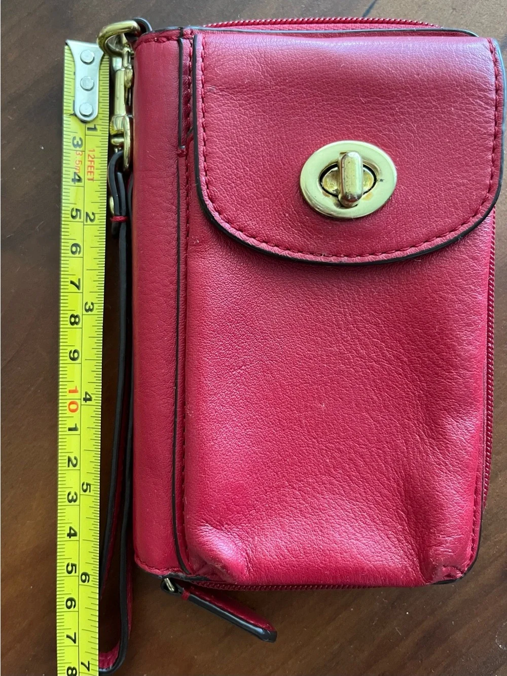 🌸Vintage Coach Red Turnlock Wristlet